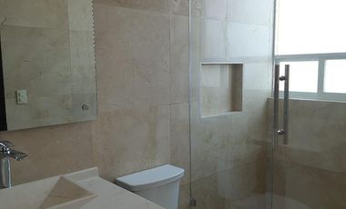 Casa en Venta, Tecamachalco en Conjunto, Amplia e Iluminada con Terraza Privada