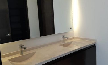 Casa en Venta, Tecamachalco en Conjunto, Amplia e Iluminada con Terraza Privada