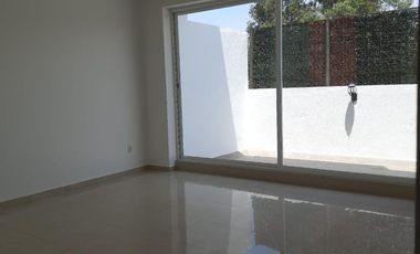 Casa en Venta, Tecamachalco en Conjunto, Amplia e Iluminada con Terraza Privada