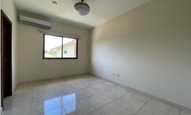 VENTA DE CASA EN CLAYTON - PH LOS SENDEROS CON DOBLE LOTE