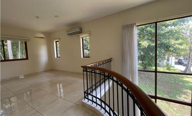 VENTA DE CASA EN CLAYTON - PH LOS SENDEROS CON DOBLE LOTE