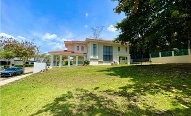 VENTA DE CASA EN CLAYTON - PH LOS SENDEROS CON DOBLE LOTE