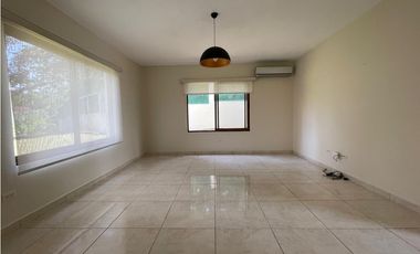 VENTA DE CASA EN CLAYTON - PH LOS SENDEROS CON DOBLE LOTE