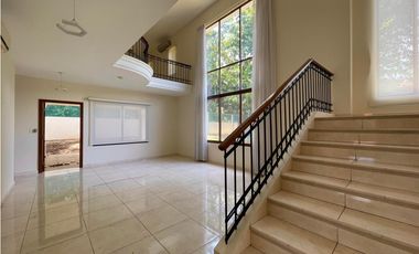 VENTA DE CASA EN CLAYTON - PH LOS SENDEROS CON DOBLE LOTE