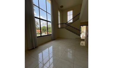 VENTA DE CASA EN CLAYTON - PH LOS SENDEROS CON DOBLE LOTE