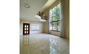 VENTA DE CASA EN CLAYTON - PH LOS SENDEROS CON DOBLE LOTE