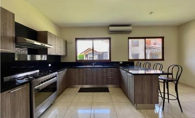VENTA DE CASA EN CLAYTON - PH LOS SENDEROS CON DOBLE LOTE