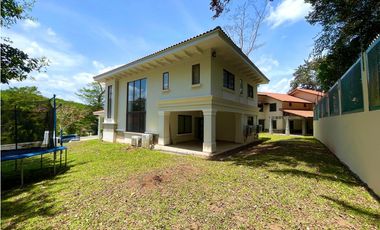 VENTA DE CASA EN CLAYTON - PH LOS SENDEROS CON DOBLE LOTE