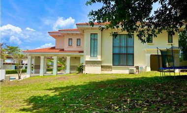 VENTA DE CASA EN CLAYTON - PH LOS SENDEROS CON DOBLE LOTE