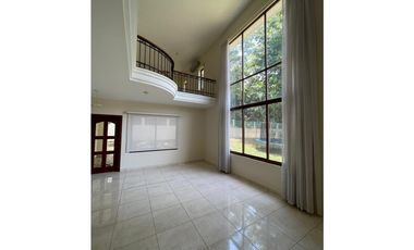 VENTA DE CASA EN CLAYTON - PH LOS SENDEROS CON DOBLE LOTE