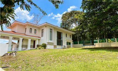 VENTA DE CASA EN CLAYTON - PH LOS SENDEROS CON DOBLE LOTE