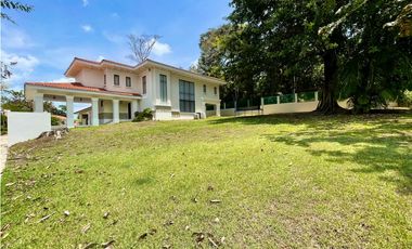 VENTA DE CASA EN CLAYTON - PH LOS SENDEROS CON DOBLE LOTE