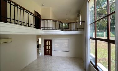 VENTA DE CASA EN CLAYTON - PH LOS SENDEROS CON DOBLE LOTE