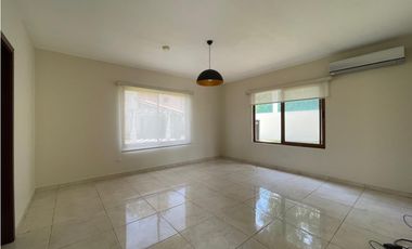 VENTA DE CASA EN CLAYTON - PH LOS SENDEROS CON DOBLE LOTE
