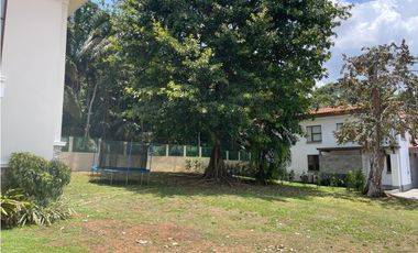 VENTA DE CASA EN CLAYTON - PH LOS SENDEROS CON DOBLE LOTE