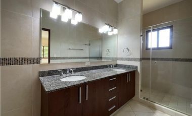 VENTA DE CASA EN CLAYTON - PH LOS SENDEROS CON DOBLE LOTE