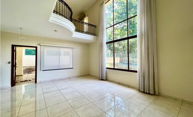 VENTA DE CASA EN CLAYTON - PH LOS SENDEROS CON DOBLE LOTE