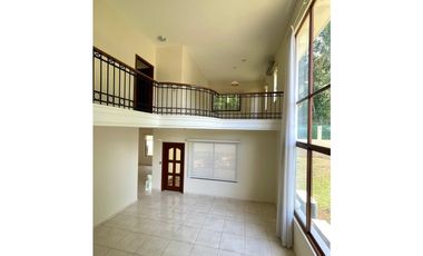 VENTA DE CASA EN CLAYTON - PH LOS SENDEROS CON DOBLE LOTE