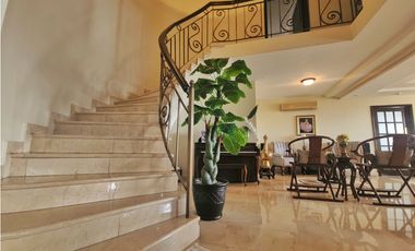 HERMOSO APARTAMENTO EN P.H. PLAZA REAL