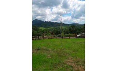 VENTA DE REMATE, LOTE CAMPESTRE  1253.62m2 EN CAPIRA
