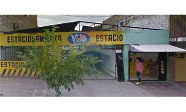 Playa de Estacionamiento con Local Comercial