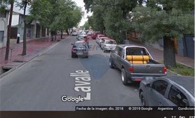 Playa de Estacionamiento con Local Comercial