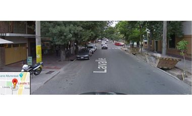 Playa de Estacionamiento con Local Comercial