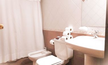 VENDO DEPTO CENTRICO AMOBLADO