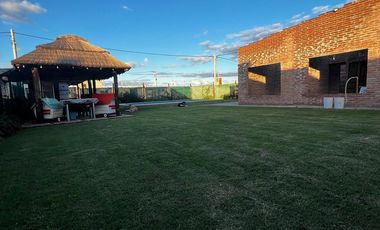 CASA 2 DORMITORIOS, QUINCHO, PILETA - ALVEAR