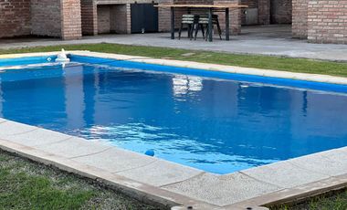 CASA 2 DORMITORIOS, QUINCHO, PILETA - ALVEAR