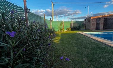 CASA 2 DORMITORIOS, QUINCHO, PILETA - ALVEAR