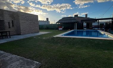 CASA 2 DORMITORIOS, QUINCHO, PILETA - ALVEAR