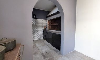 CASA 3 AMBIENTES, COCHERA, PATIO, QUINCHO, TERRAZA