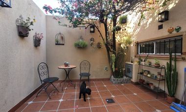 CASA 3 AMBIENTES + ESCRITORIO, PATIO Y COCHERA