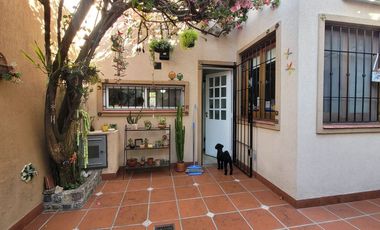 CASA 3 AMBIENTES + ESCRITORIO, PATIO Y COCHERA