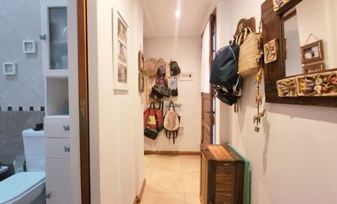 CASA 3 AMBIENTES + ESCRITORIO, PATIO Y COCHERA