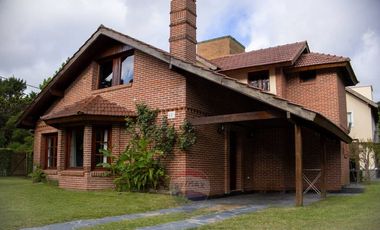 VENTA CASA 4 AMBIENTES VALERIA DEL MAR