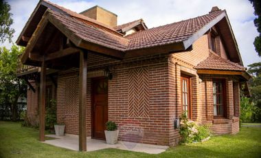 VENTA CASA 4 AMBIENTES VALERIA DEL MAR
