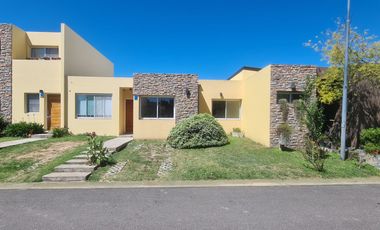 CASA 4 AMBIENTES EN VENTA MONTE GRANDE