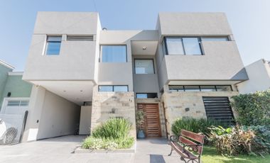 CASA 5 AMBIENTES EN VENTA BOSQUES DE SAN VICENTE