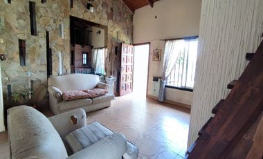 Casa VENTA Romero 2 dormitorios, parque-APTO BANCO