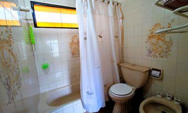 Casa VENTA Romero 2 dormitorios, parque-APTO BANCO