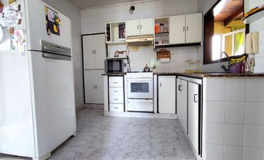 Casa VENTA Romero 2 dormitorios, parque-APTO BANCO