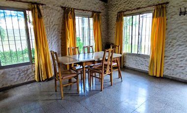 Casa VENTA Romero 2 dormitorios, parque-APTO BANCO
