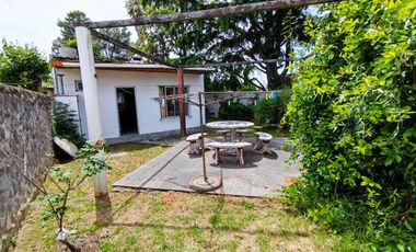 Casa VENTA Romero 2 dormitorios, parque-APTO BANCO