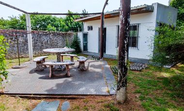 Casa VENTA Romero 2 dormitorios, parque-APTO BANCO