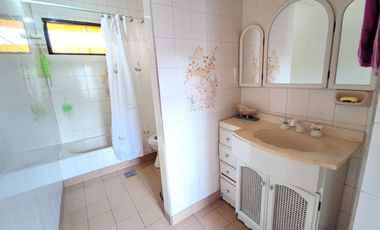 Casa VENTA Romero 2 dormitorios, parque-APTO BANCO