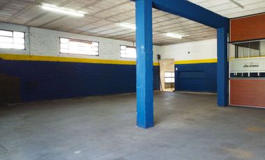 EN VENTA GALPON CON LOCAL COMERCIAL. URQUIZA 3500