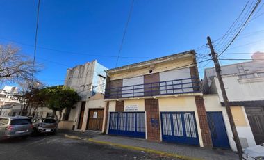EN VENTA GALPON CON LOCAL COMERCIAL. URQUIZA 3500