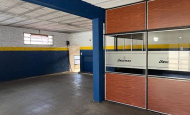 EN VENTA GALPON CON LOCAL COMERCIAL. URQUIZA 3500